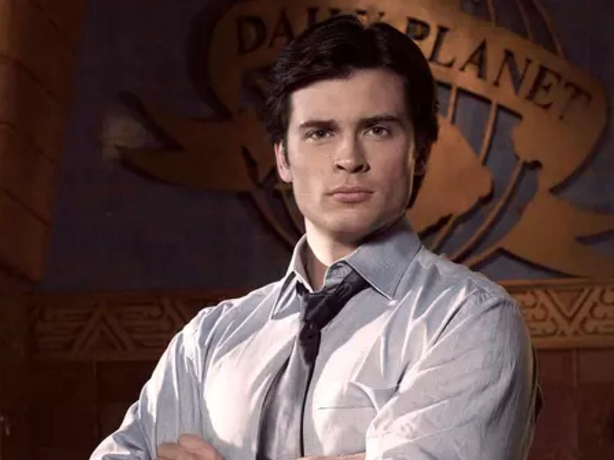 Tom Welling stars as Clark Kent/Superman in Smallville (Image via Hulu)